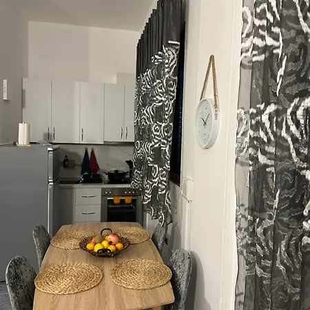 Near The Centre Of * Τίρανα